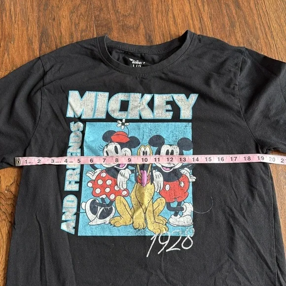 Disney Mickey and friends Tshirt unisex size large - Picture 5 of 5